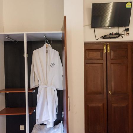 Om Shambhala Bed & Breakfast Colombo Exterior photo